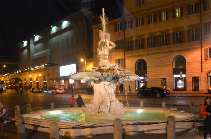 FUENTE DE TRITÓN. BERNINI. PIAZZA BARBERINI, ROMA