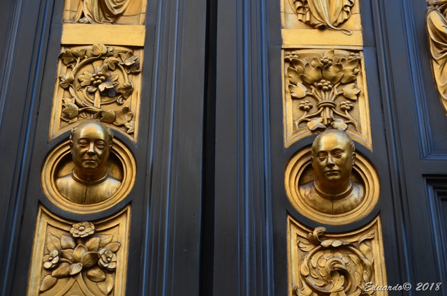 Ghiberti y su hijo - Florencia 2018 - Plaza del Duomo - Baptisterio - Puertas del Paraiso - Copia