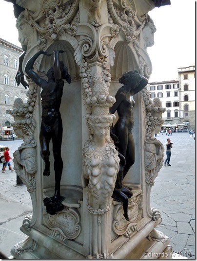 Piazza de la Signoria - Logia - Perseo de Cellini - Pedestal - Mercurio y Danae