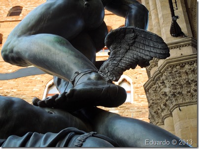 Piazza de la Signoria - Logia - Perseo de Cellini - Detalle de la sandalia