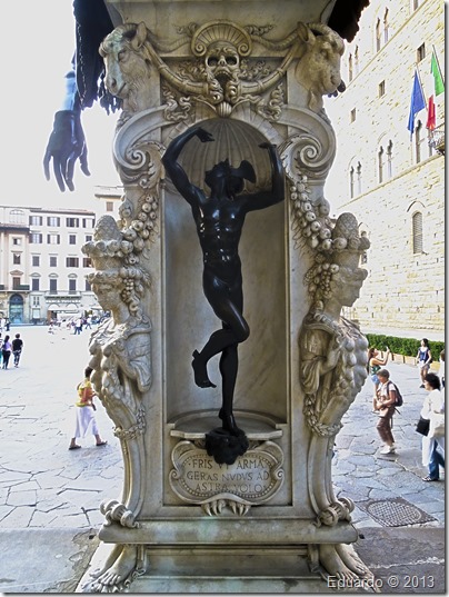 Piazza de la Signoria - Logia - Perseo de Cellini - Mercurio
