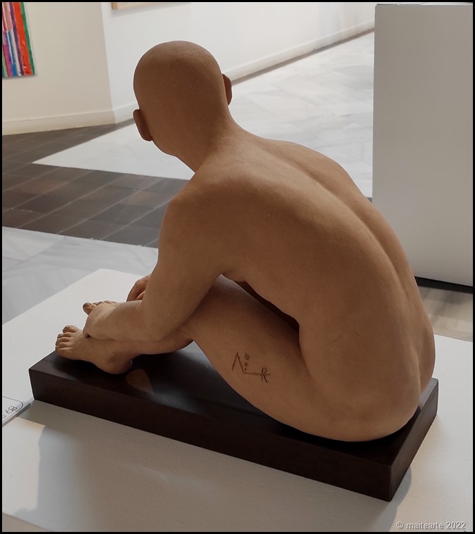 89 Exposicion AEPE. Madrid - Lorena Aguirre - L'uomo - barro chamoteado - 40 x 20 x 38 - Premio ciudad de Getafe