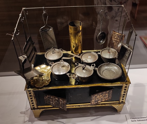 Cocina de juguete con menaje